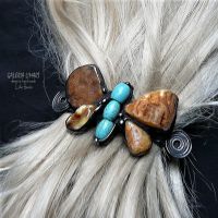 spinka do włosów z uroczym motylem z prawdziwego bursztynu bałtyckiego i turkusowy howlitów